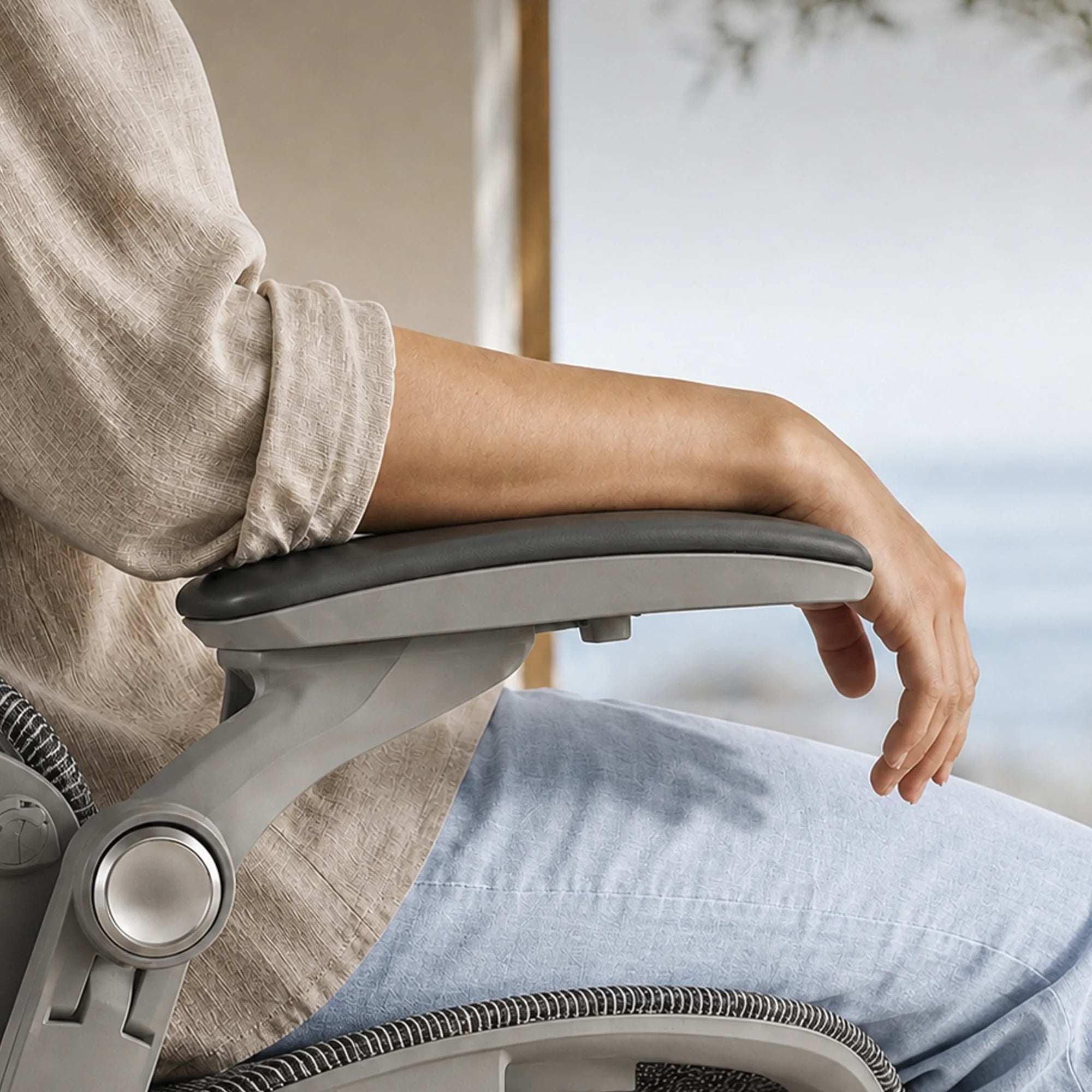 Forearm resting on the Smile Pro armrest